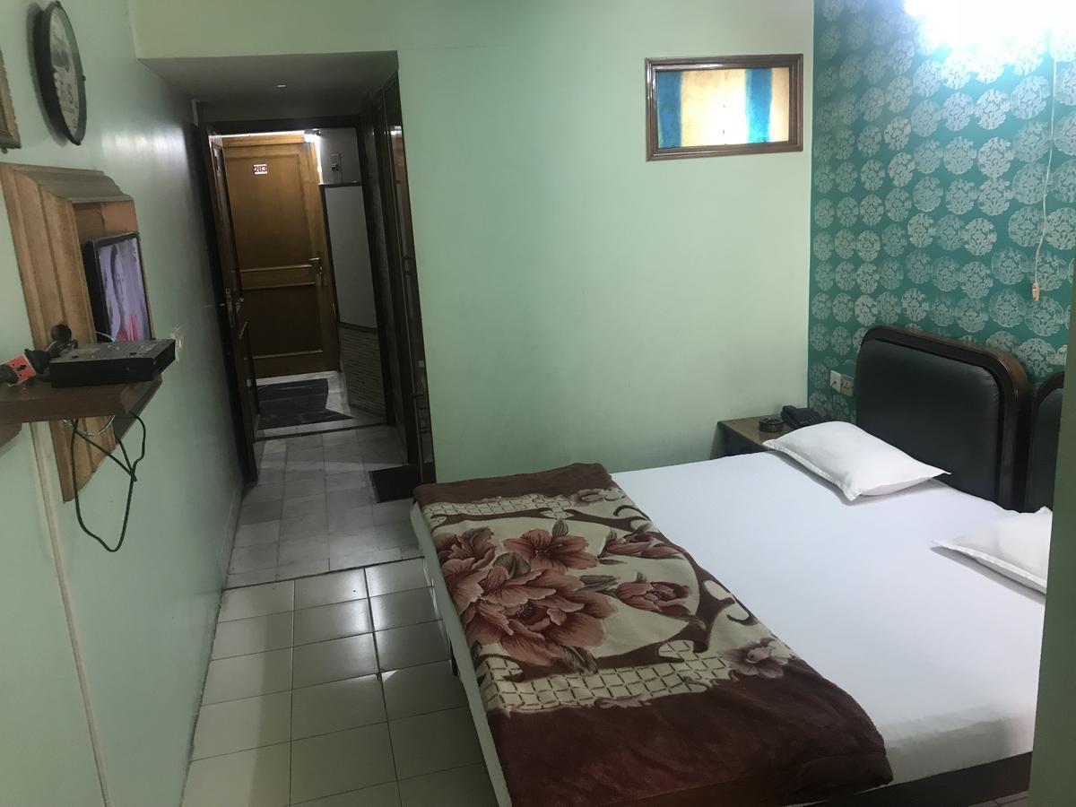 Hotel Sukant Palace Delhi Zewnętrze zdjęcie
