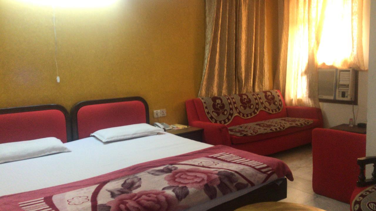 Hotel Sukant Palace Delhi Zewnętrze zdjęcie