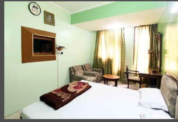 Hotel Sukant Palace Delhi Zewnętrze zdjęcie