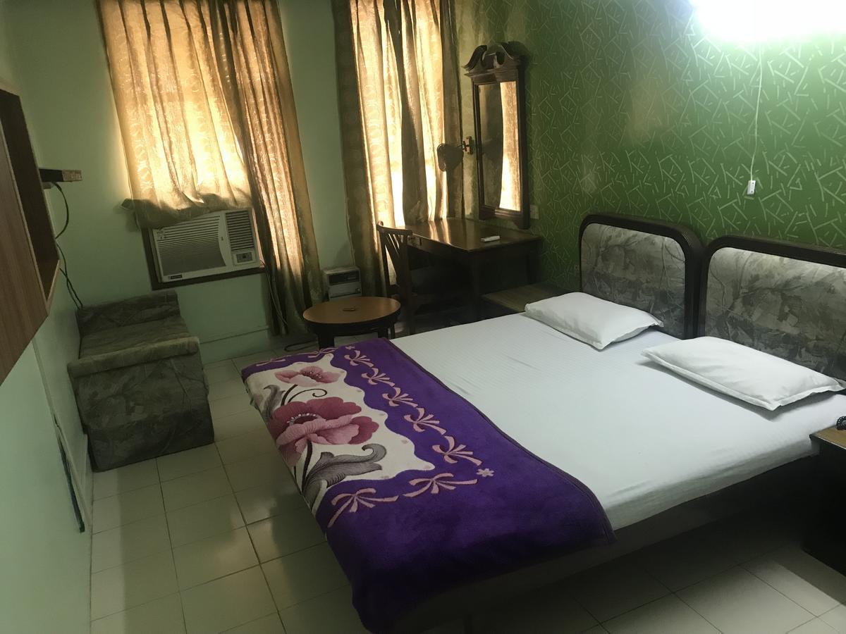 Hotel Sukant Palace Delhi Zewnętrze zdjęcie