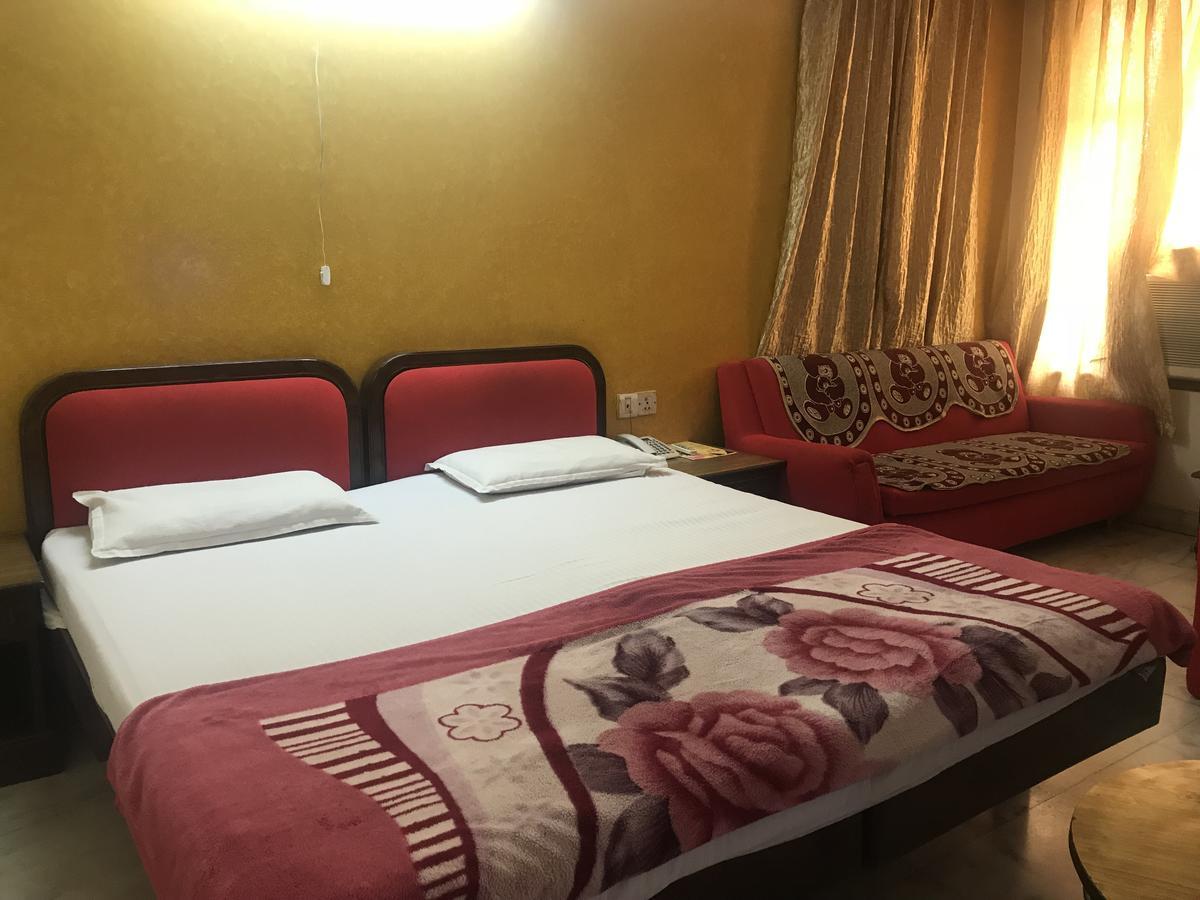 Hotel Sukant Palace Delhi Zewnętrze zdjęcie